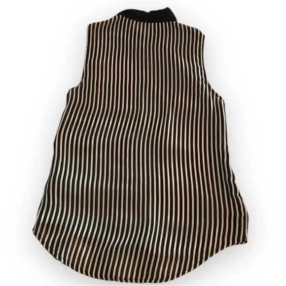 EUC Women’s Forever 21 blouse​​​ - Picture 3 of 3